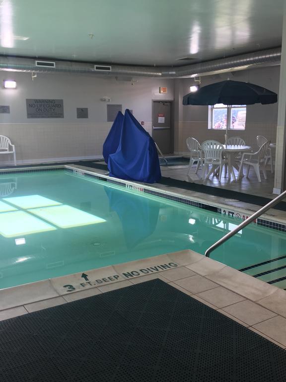 Country & By Radisson, Chambersburg, Pa