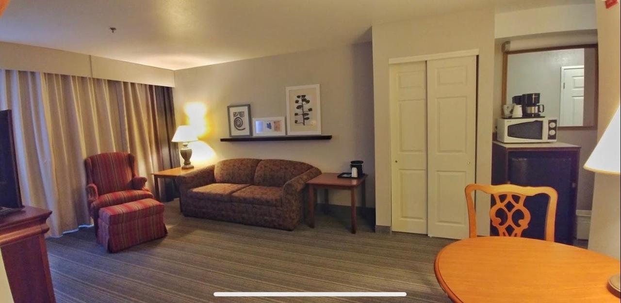 Country & By Radisson, Chambersburg, Pa 2*